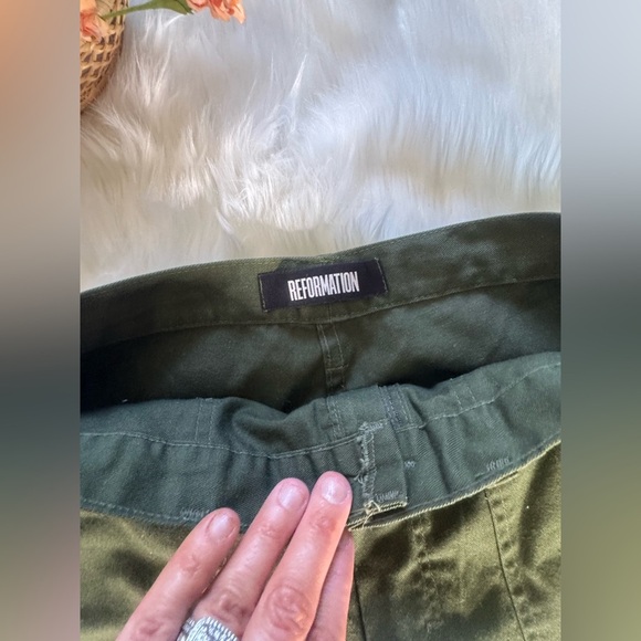 REFORMATION Green cargo pants 27 - Picture 2 of 4